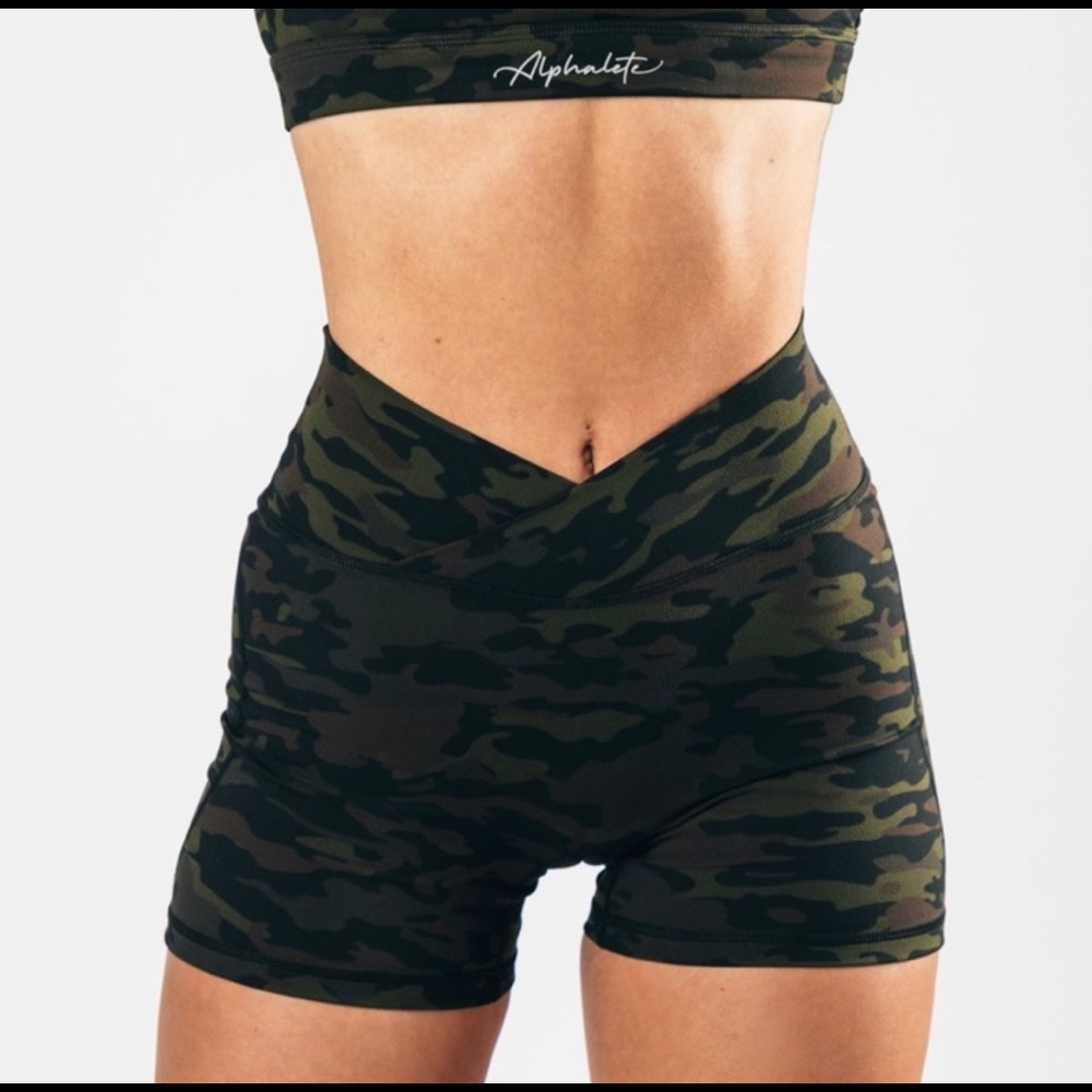 Alphalete Surface Power Dark Olive Camo Shorts XS